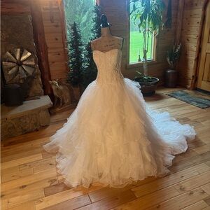 Oleg Cassini White Wedding Dress